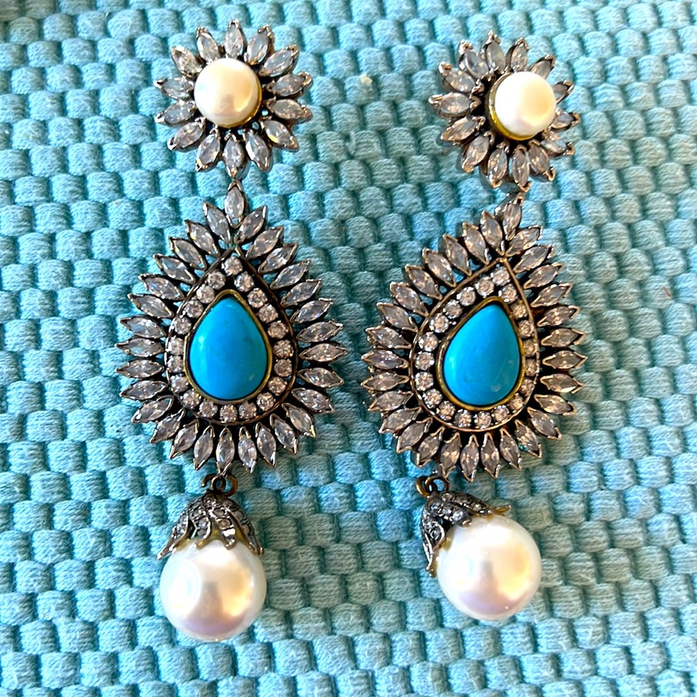 PAIR PIERCED INDIAN EARRINGS.
